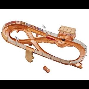 Disney Cars Lightning McQueen race track